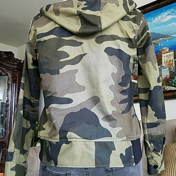 NWOT WOMEN'S HOODED CAMO PRINT JACKET - Picture 6 of 8